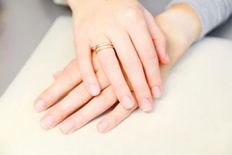 Δέκα σοβαρές παθήσεις που φαίνονται στα χέρια